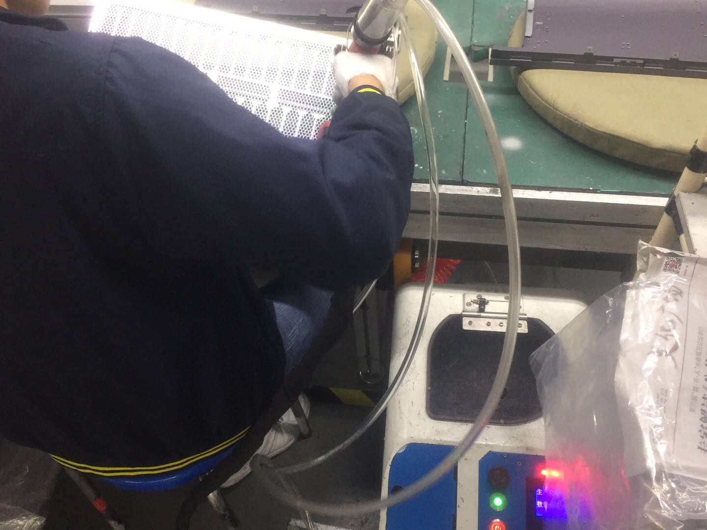 铆钉机 拉铆机 拉钉机使用现场 铆钉机 拉铆机 拉钉机使用现场