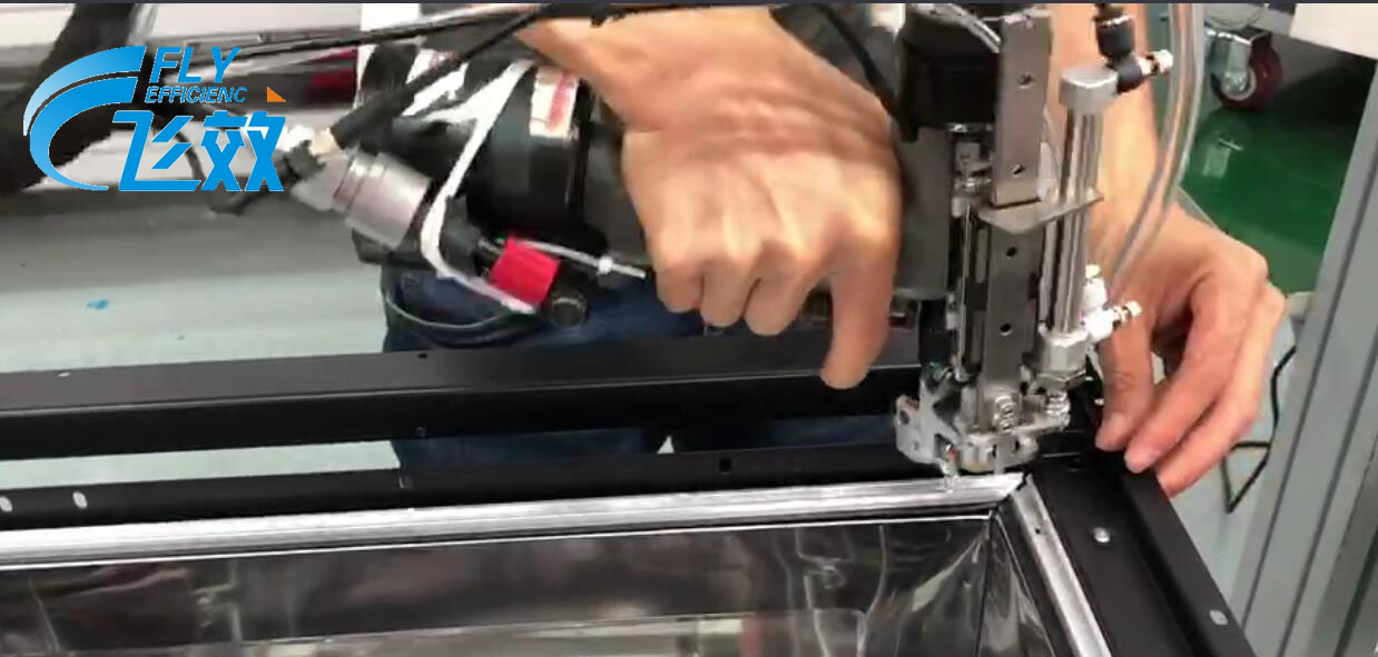 自动拉钉机 自动拉铆机 消毒柜操作现场 自动拉钉机 自动拉铆机 消毒柜操作现场