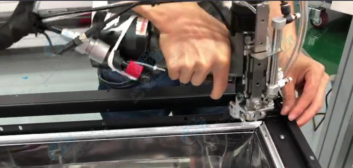 自动上料铆钉机安装方式.jpg 自动上料铆钉机安装方式.jpg