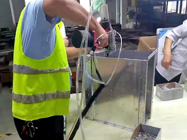 攀极电脑机箱铆接案例